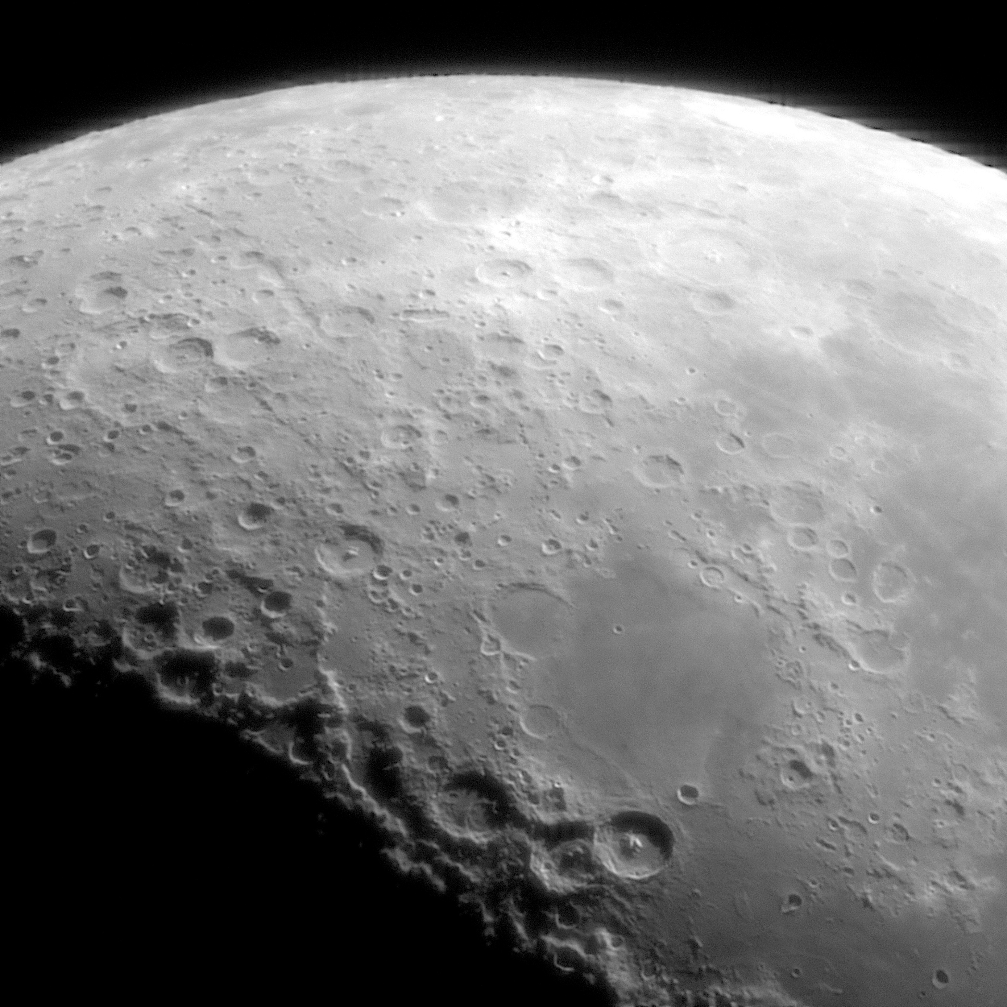 Lee más sobre el artículo Luna cuarto creciente B/N (II) 08-03-2022